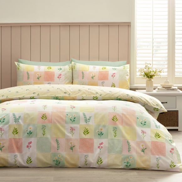 Catherine Lansfield Daisy Patchwork Polycotton Duvet Cover & Pillowcase Set