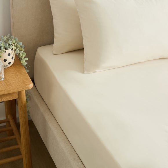 Soft and Easycare 28cm Fitted Sheet