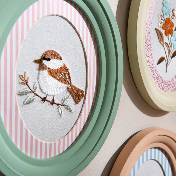 Carousel navigation image position 2 of 3