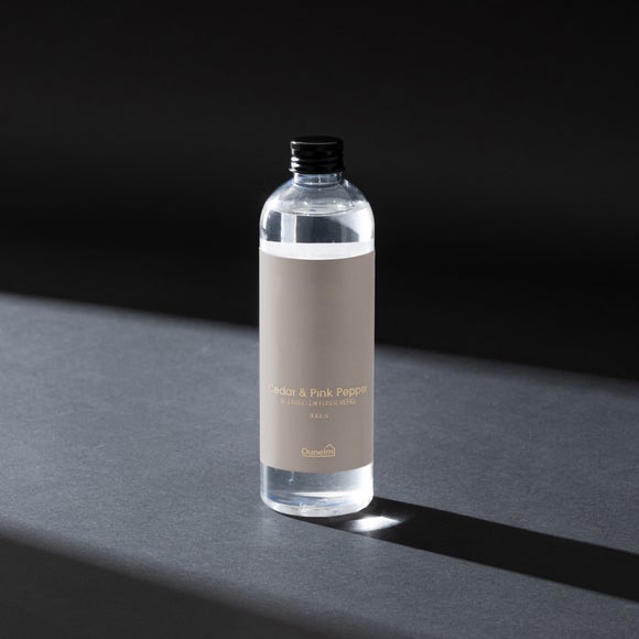 View Luxe Gold Cedar & Pink Pepper Diffuser Refill View Luxe Gold Cedar & Pink Pepper Diffuser Refill