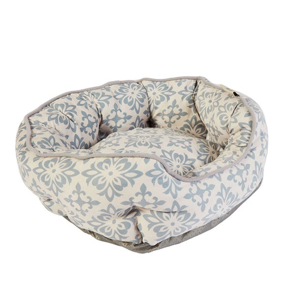 Dream Paws Soft Scalloped Pet Bed
