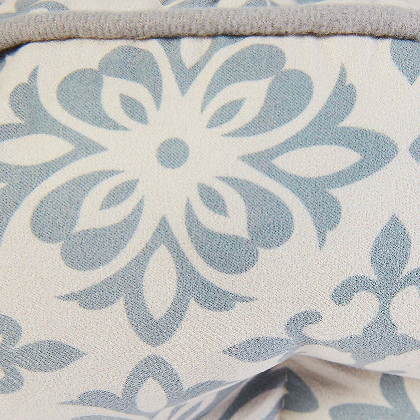 Carousel zoom image position 3 of 4