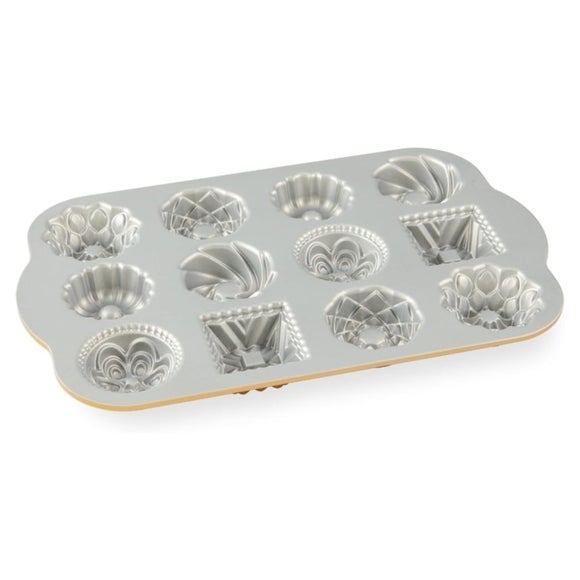 Carousel navigation image position 3 of 4