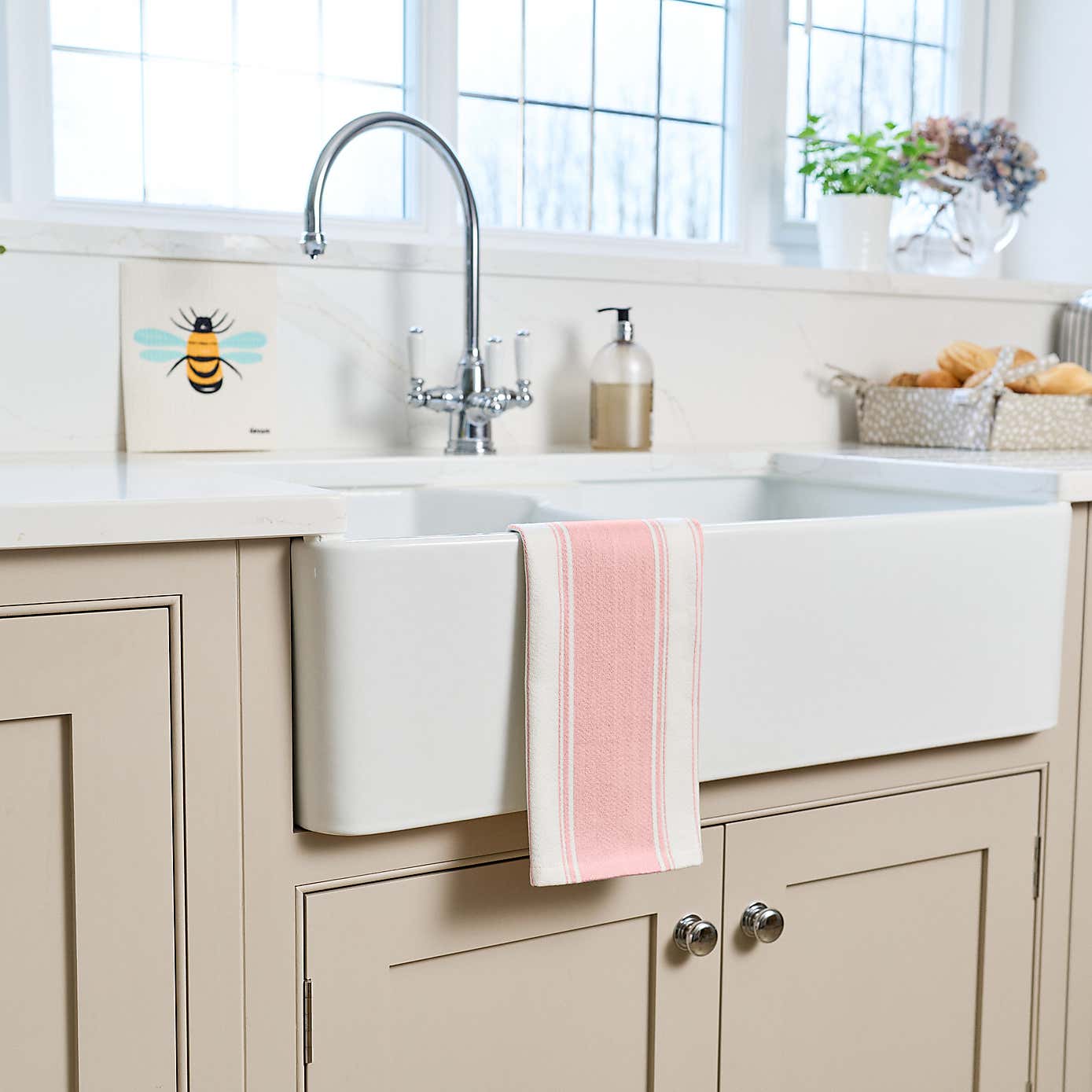 Carousel zoom image position 2 of 4