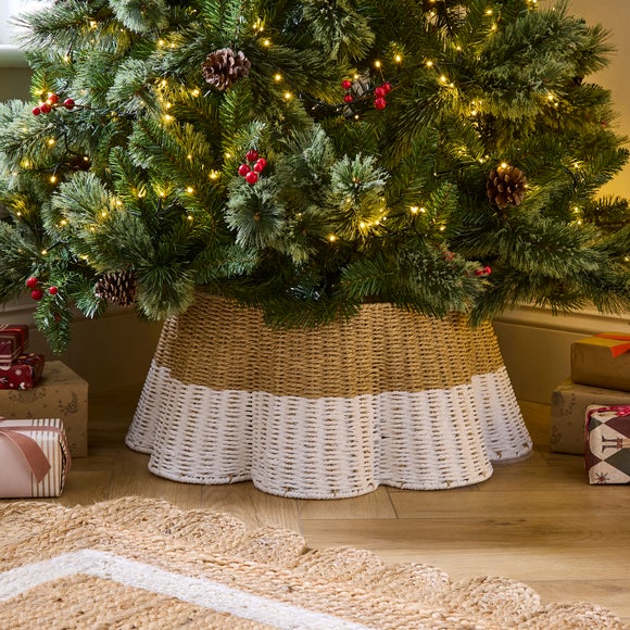 Scalloped Paper Rope Tree Skirt