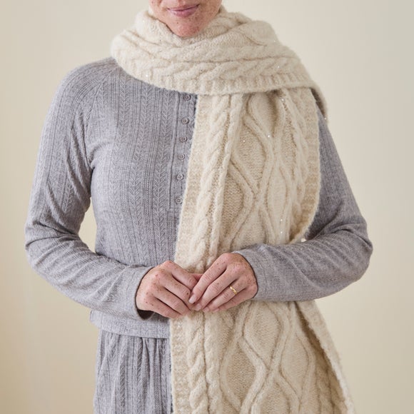 Ladies Cream Cable Scarf