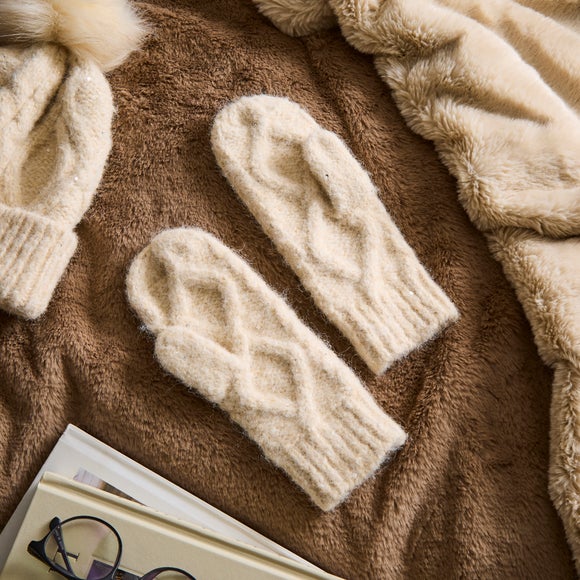 Ladies Cream Cable Mittens