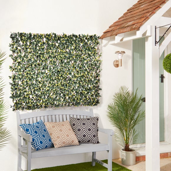 Willow Trellis with Laurel Willow Trellis with Laurel