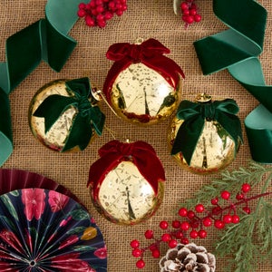Pack Of 4 Mercury Baubles With Bows