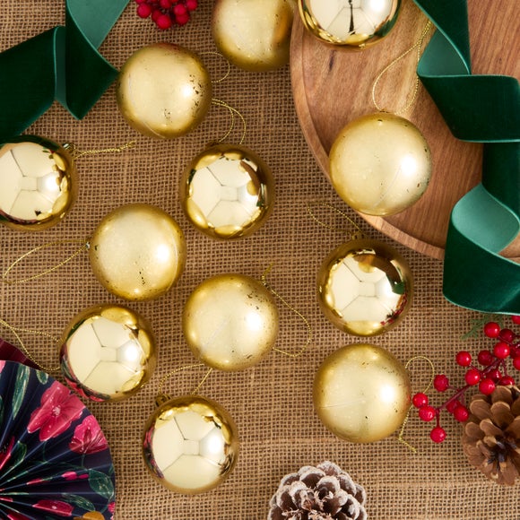 Pack of 24 Gold Shatterproof Baubles