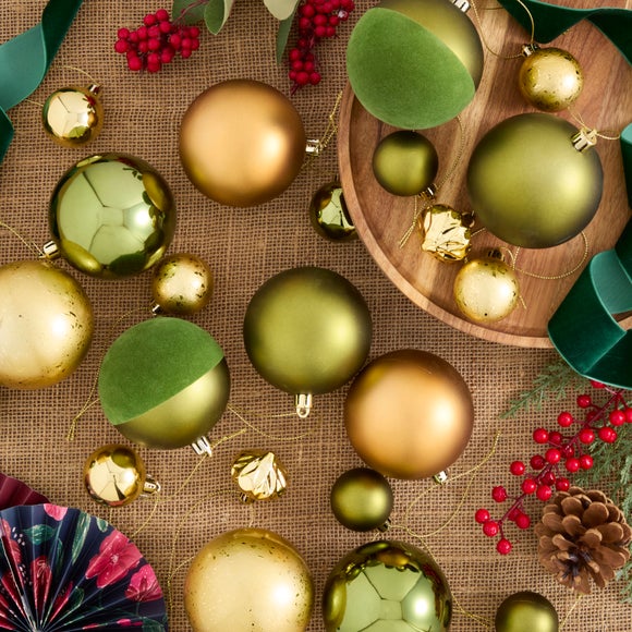 Pack of 30 Mixed Size Shatterproof Baubles