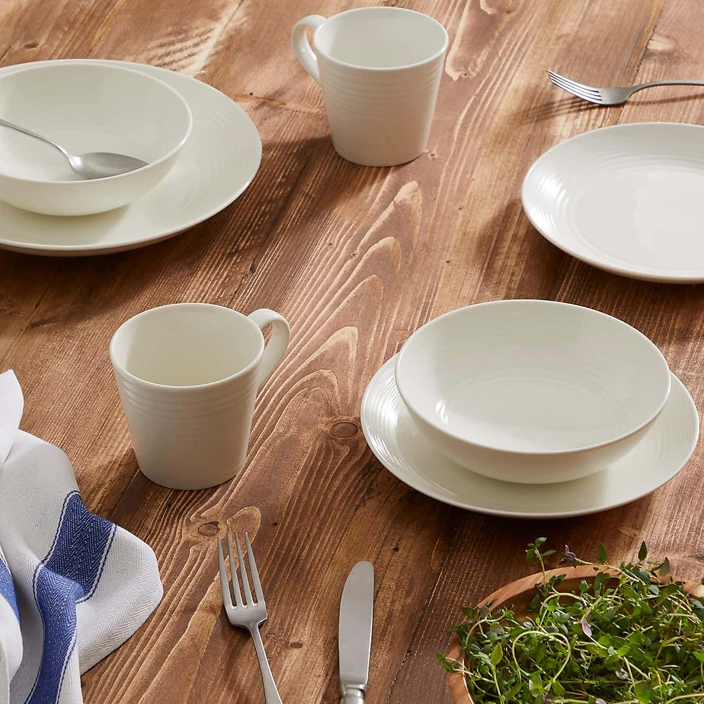 Carousel zoom image position 3 of 4