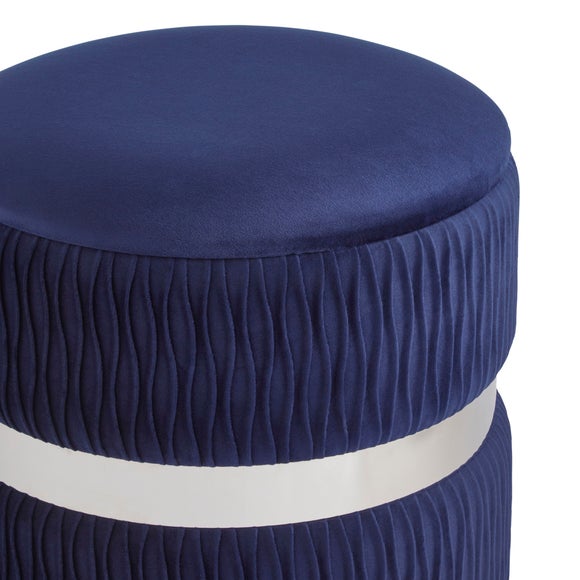 Carousel navigation image position 3 of 6