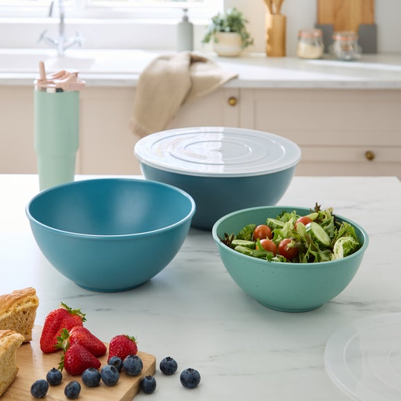 Set of 3 Plastic Salad Bowls with Lids