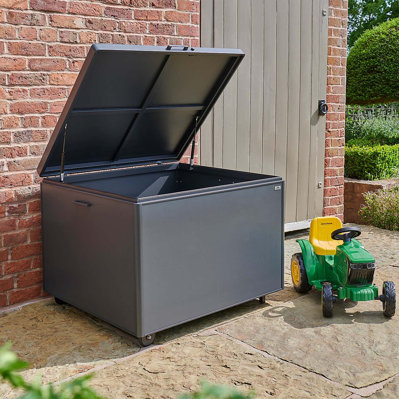 Carousel zoom image position 3 of 7