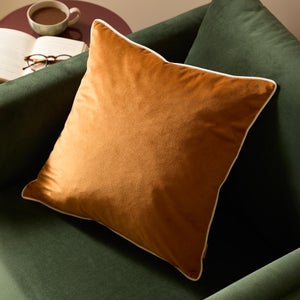 Furn. Square Cushion