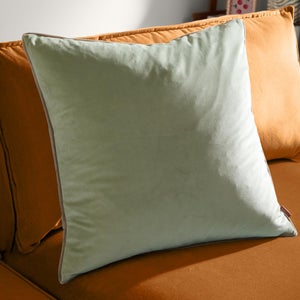 Furn. Square Cushion