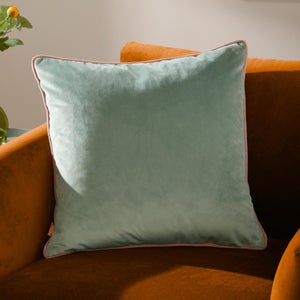 Furn. Square Cushion