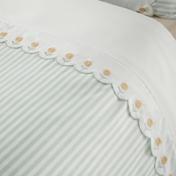 Carousel navigation image position 3 of 4