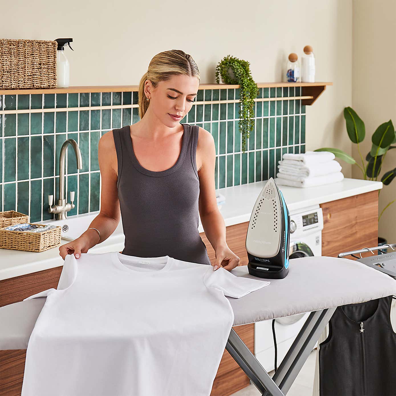 Carousel zoom image position 3 of 8