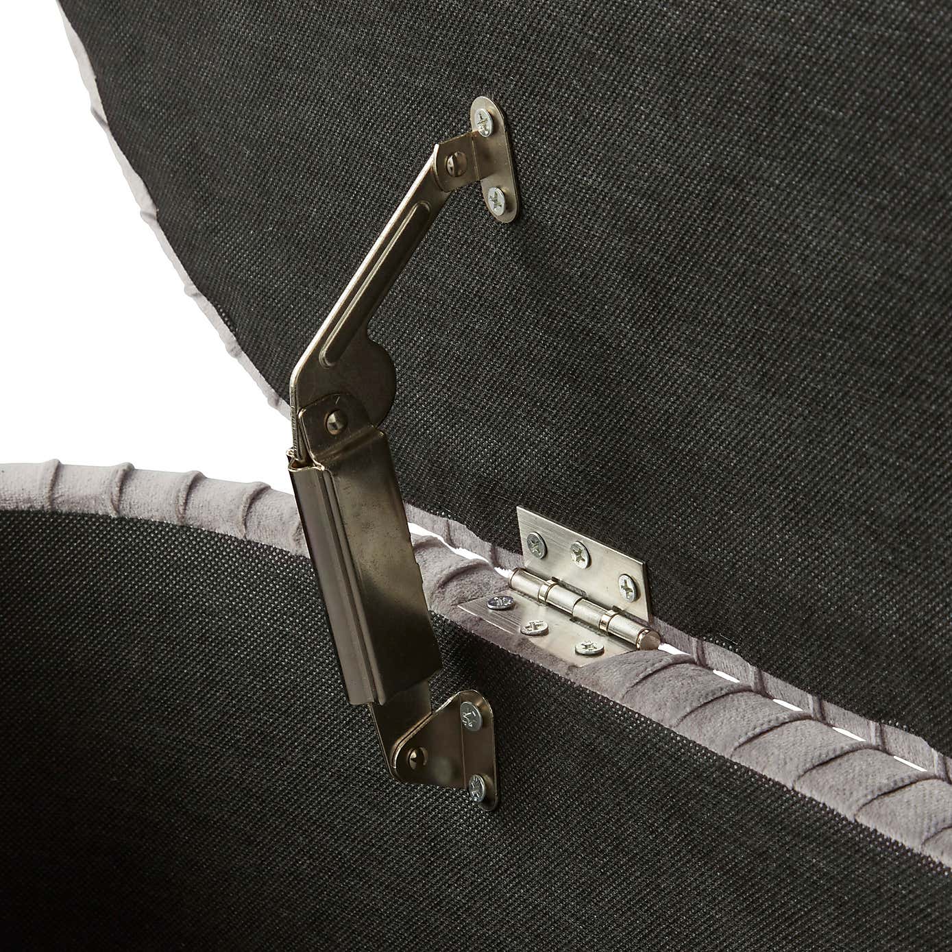 Carousel zoom image position 3 of 7