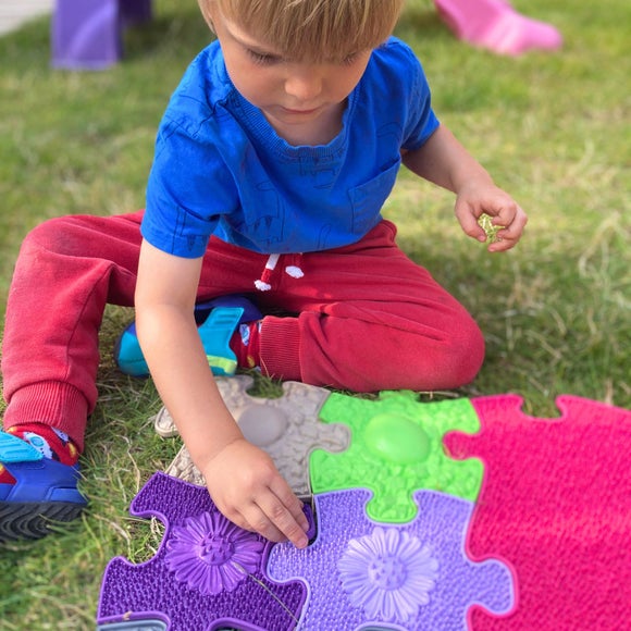 Carousel navigation image position 4 of 8