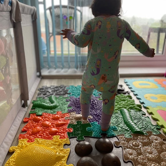 Carousel navigation image position 4 of 8