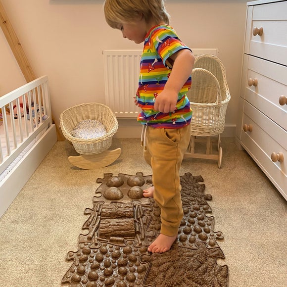 Carousel navigation image position 3 of 6