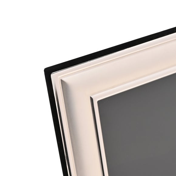 Carousel navigation image position 3 of 5