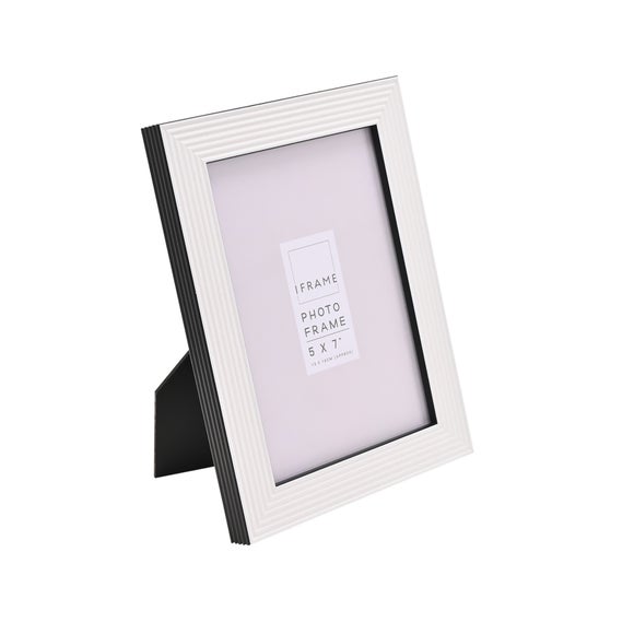 IFrame Monochrome Ribbed Photo Frame