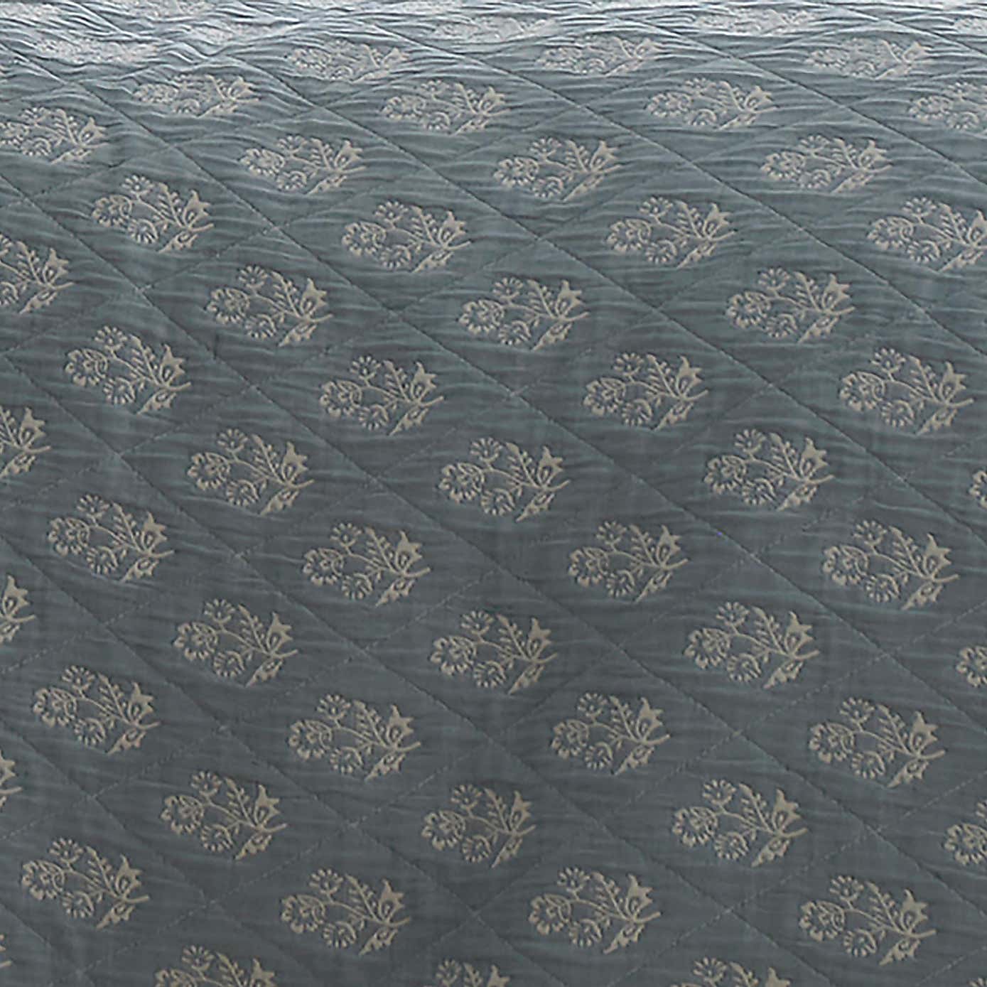 Carousel zoom image position 2 of 3