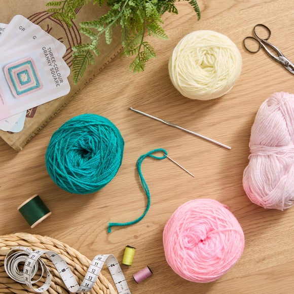 Learn to Crochet Granny Squares Kit