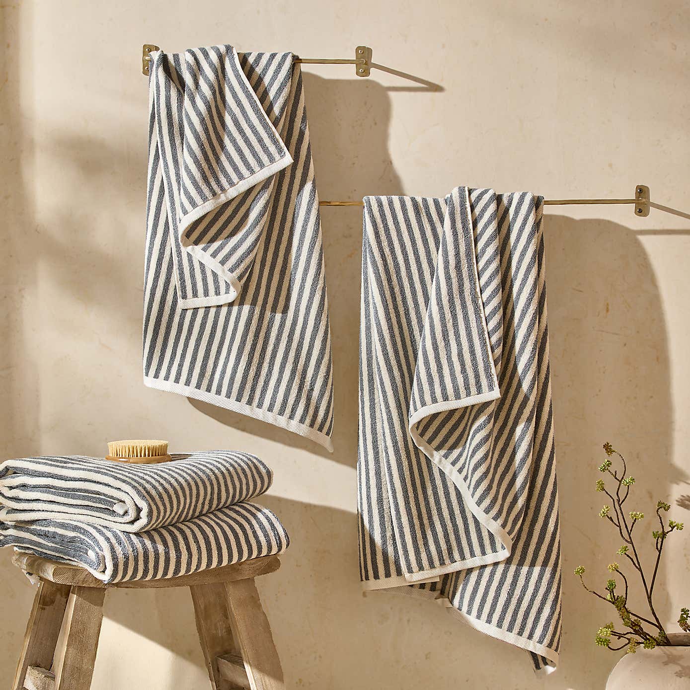 Carousel zoom image position 3 of 4