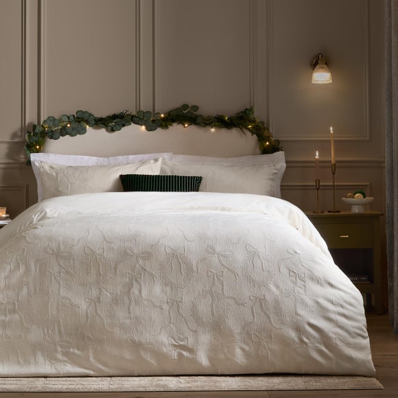 Paoletti Winter Wreath Duvet Cover & Pillowcase Set