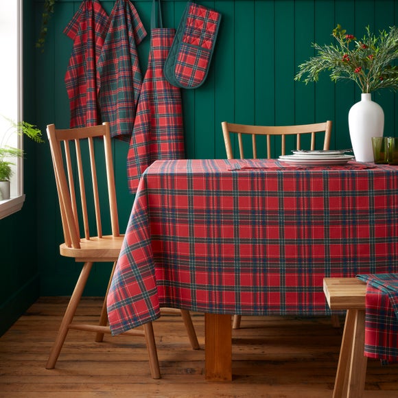 Catherine Lansfield Christmas Tartan Tablecloth