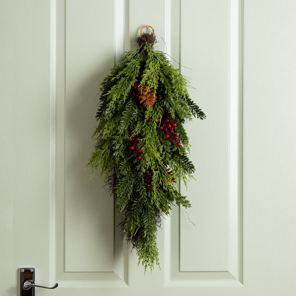 67cm Artificial Pine and Berry Swag