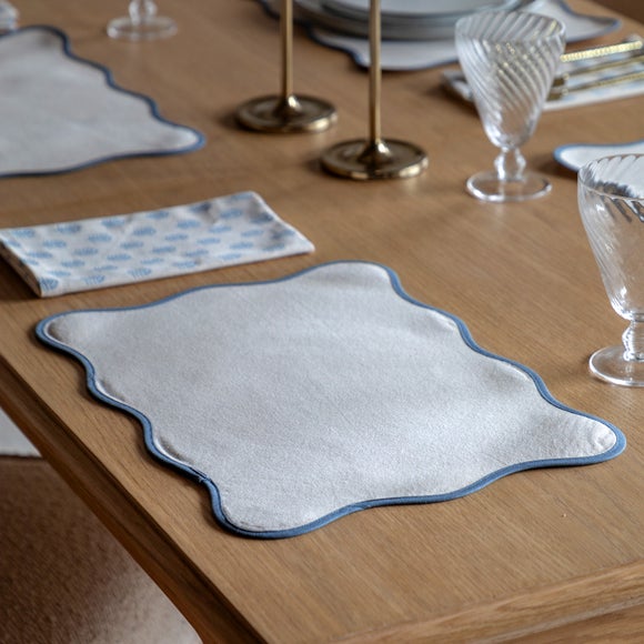 Cedar & Sage Pack of 4 Eloise Scallop Edge Placemats