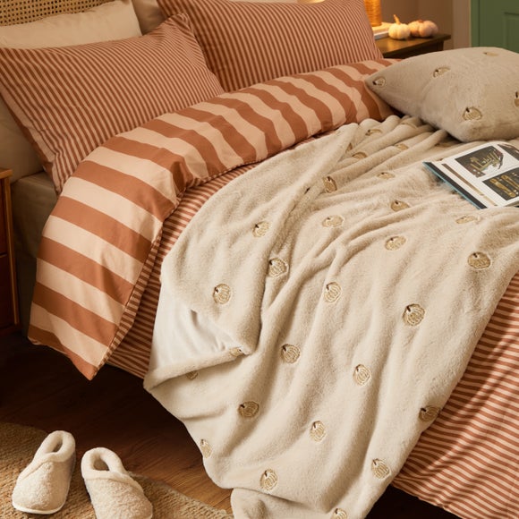Furn. Autumn Pumpkins Throw 130cm x 180cm