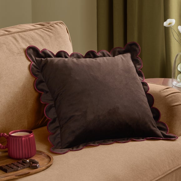 Furn. Lil Scallop Square Cushion
