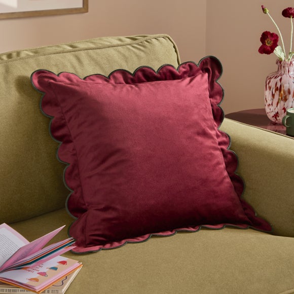 Furn. Lil Scallop Square Cushion