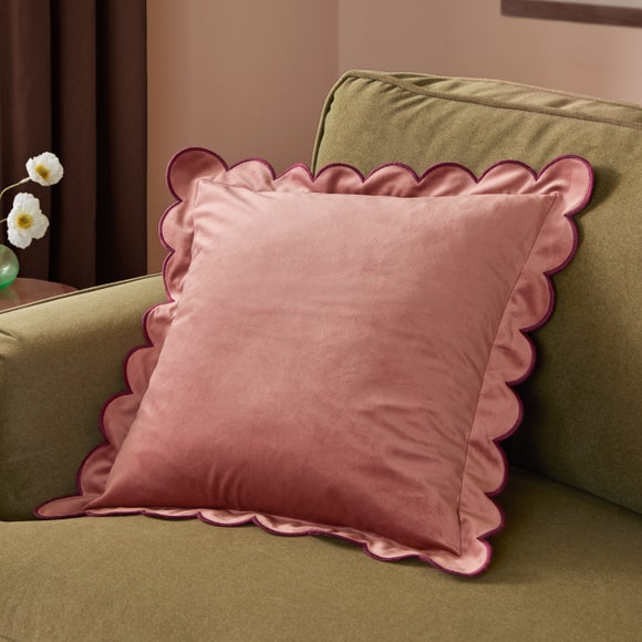 Furn. Lil Scallop Square Cushion