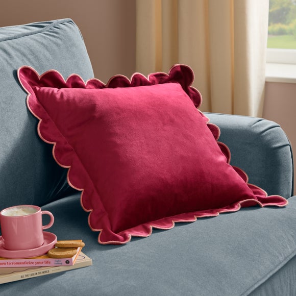Furn. Lil Scallop Square Cushion