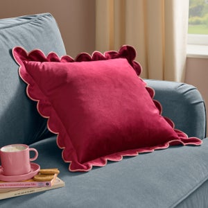 Furn. Lil Scallop Square Cushion