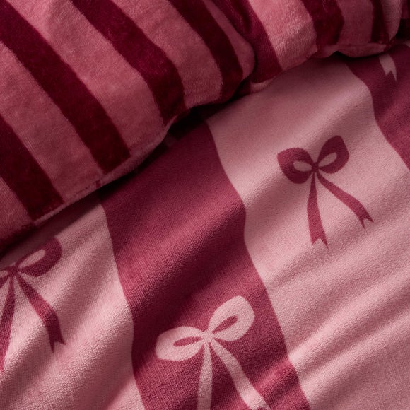 Photo 3 of Fusion Bows Duvet Cover & Pillowcase Set