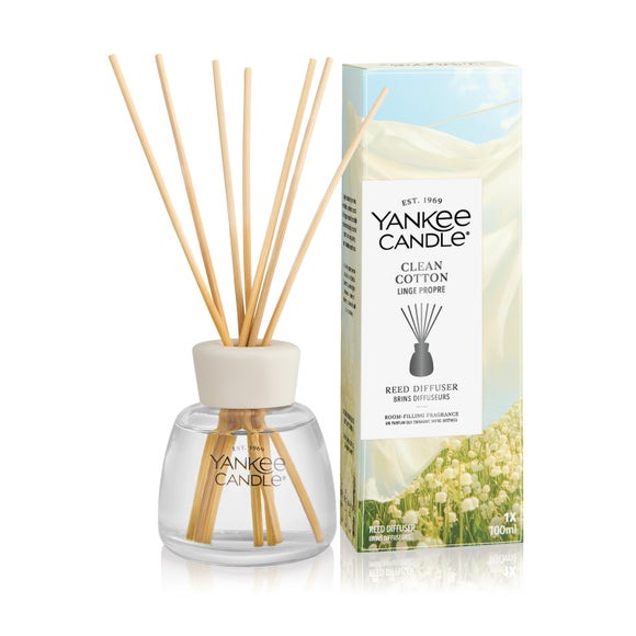 Photo 3 of Yankee Candle Clean Cotton Diffuser Starter Kit