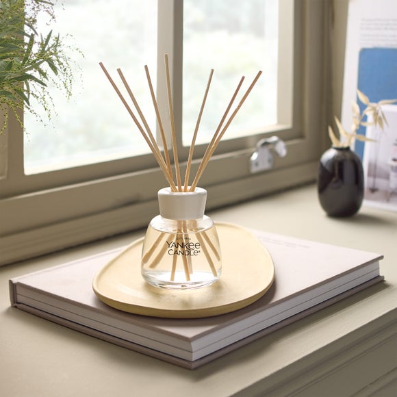 Photo 1 of Yankee Candle Black Cherry Diffuser Starter Kit Photo 1 of Yankee Candle Black Cherry Diffuser Starter Kit