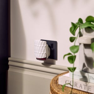 Yankee Candle Black Cherry Scent Plug Starter Kit