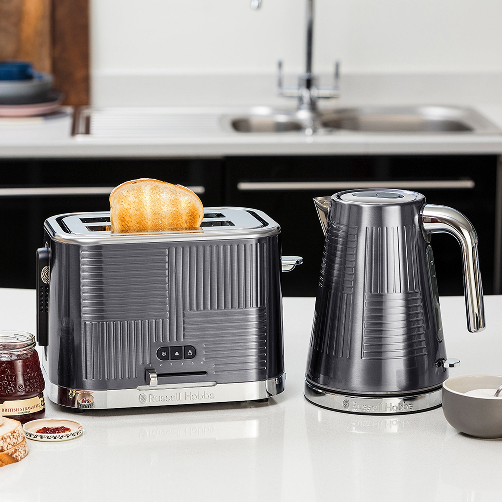 Geo Steel Kettle and Toaster Set Silver