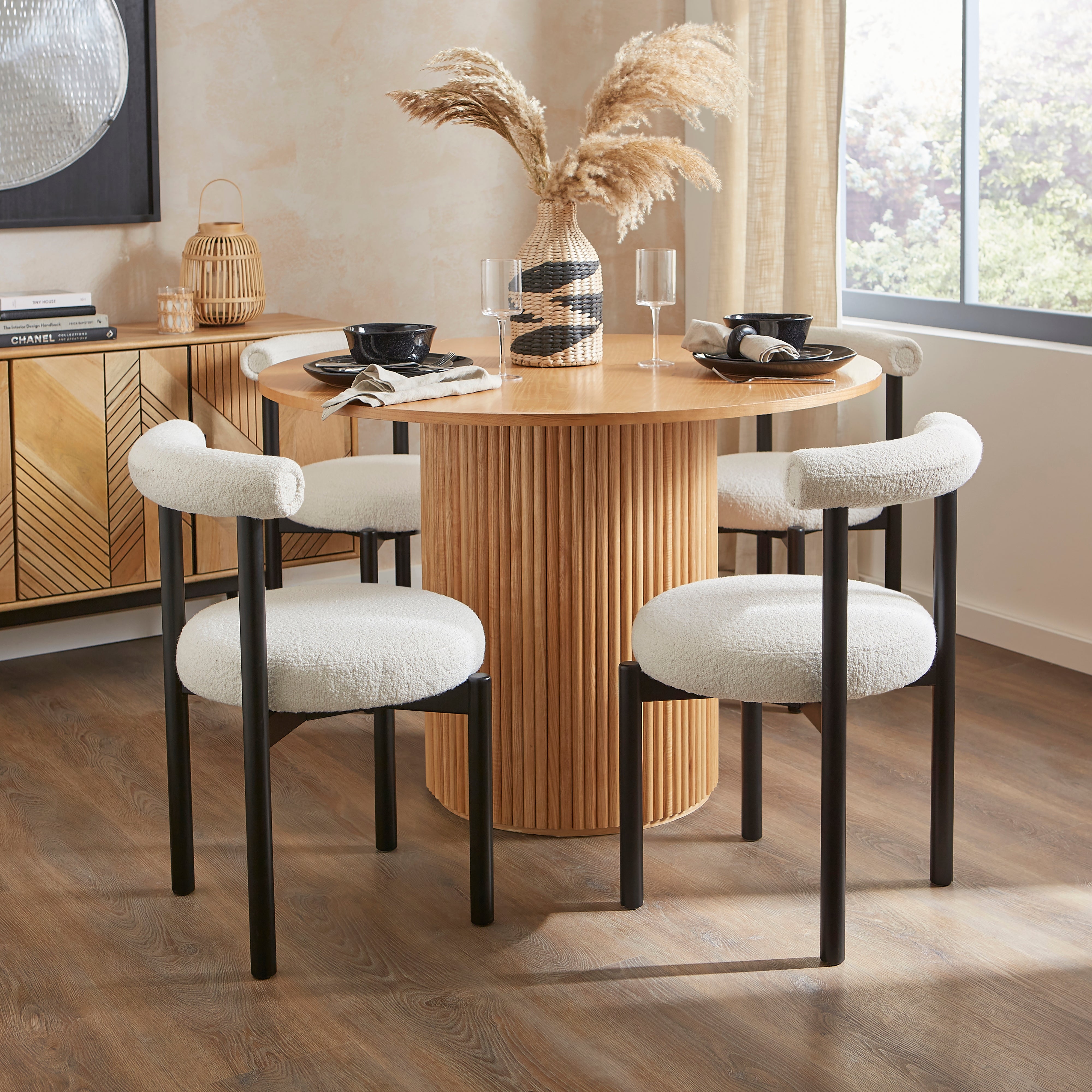 Amari Round Dining Table With 4 Violeta Ivory Boucle Chairs Ivory