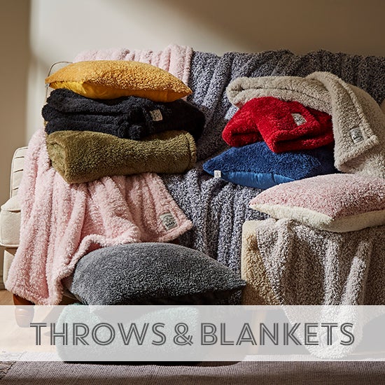 THROWS & BLANKETS